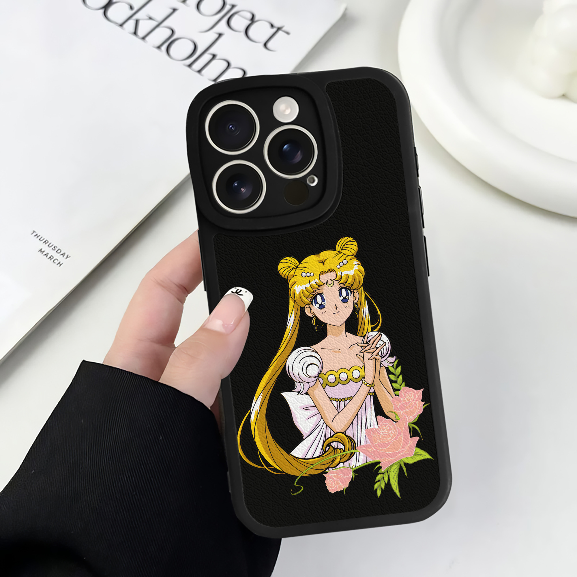 （画像用） 美少女戦士セーラームーン 愛野 美奈子 あいの みなこ Sailor Moon Aino Minako 【iPhone 16シリーズ対応】シリコンスマホケース（レザー調） 材質：シリコン